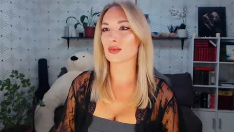 Snapshot of millaxqueen chatting on July 10, 2026, 3:25 pm MillaXQueen online show from July 10, 2026, 3:25 pm