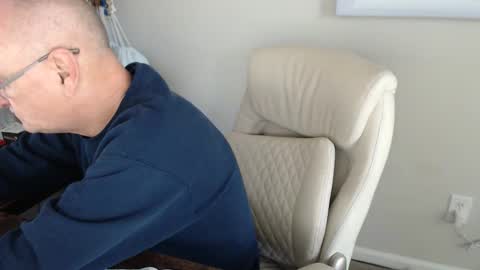 millenium0129 online show from December 3, 2025, 6:28 pm