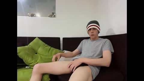 SlimnHungOH online show from November 16, 2025, 10:59 pm