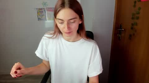 millie_lacroix online show from June 23, 2026, 1:42 pm