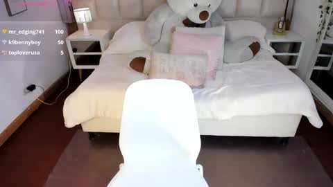 Milena online show from April 28, 2026, 2:27 am