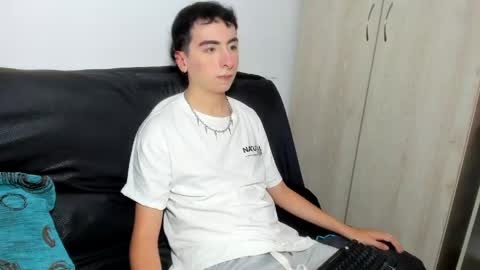 Snapshot of milogm_ chatting on May 25, 2026, 1:22 am milogm_ online show from May 25, 2026, 1:22 am