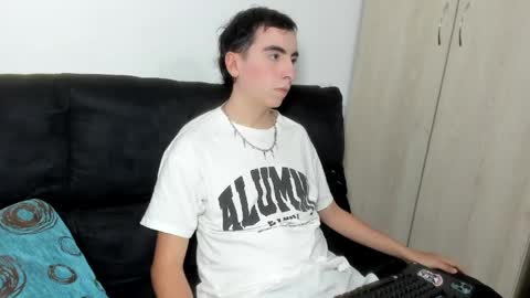 Snapshot of milogm_ chatting on June 2, 2026, 2:57 am milogm_ online show from June 2, 2026, 2:57 am