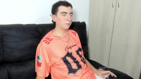 Snapshot of milogm_ chatting on June 3, 2026, 2:36 am milogm_ online show from June 3, 2026, 2:36 am