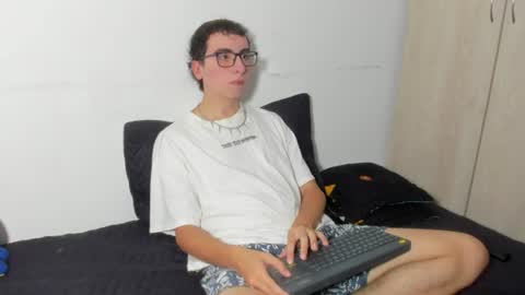 Snapshot of milogm_ chatting on June 26, 2026, 6:45 pm milogm_ online show from June 26, 2026, 6:45 pm