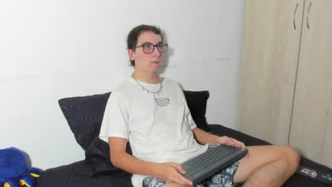 Snapshot of milogm_ chatting on June 28, 2026, 9:21 pm milogm_ online show from June 28, 2026, 9:21 pm