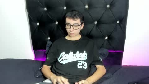 Snapshot of milogm_ chatting on July 8, 2026, 4:39 am milogm_ online show from July 8, 2026, 4:39 am
