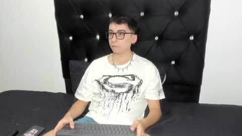 Snapshot of milogm_ chatting on July 16, 2026, 11:22 pm milogm_ online show from July 16, 2026, 11:22 pm