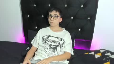 Snapshot of milogm_ chatting on July 22, 2026, 5:54 am milogm_ online show from July 22, 2026, 5:54 am
