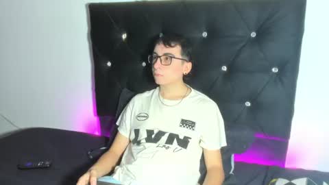 Snapshot of milogm_ chatting on July 27, 2026, 9:44 pm milogm_ online show from July 27, 2026, 9:44 pm