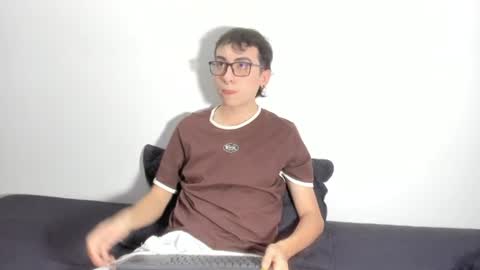 Snapshot of milogm_ chatting on August 9, 2026, 10:09 am milogm_ online show from August 9, 2026, 10:09 am