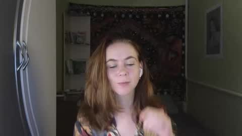 Mila online show from September 14, 2025, 3:33 pm
