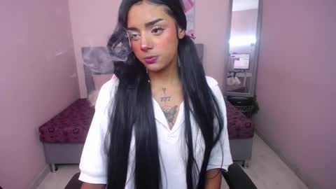 milu_carbajal_x online show from November 24, 2025, 8:41 pm