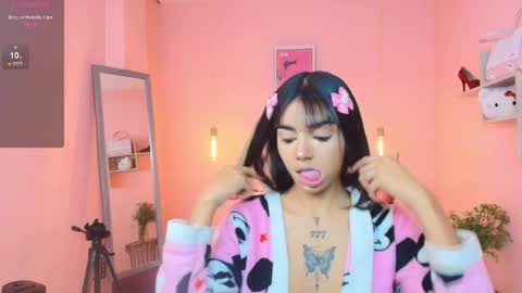 milu_carbajal_x online show from December 22, 2025, 9:45 pm