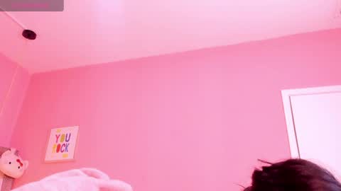 milu_carbajal_x online show from April 19, 2026, 12:48 pm