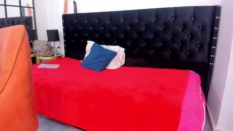 Snapshot of miluuu18 chatting on December 16, 2024, 4:13 am Miluu online show from December 16, 2024, 4:13 am