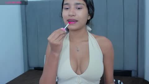 Snapshot of miluuu18 chatting on December 22, 2024, 11:52 pm Miluu online show from December 22, 2024, 11:52 pm