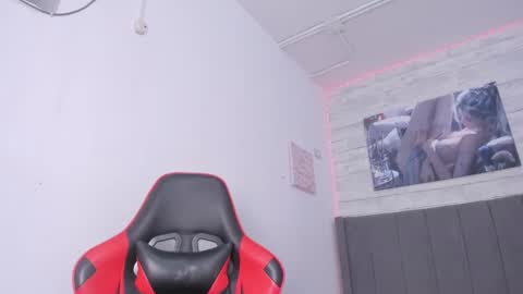 Snapshot of miluuu18 chatting on January 10, 2025, 11:50 pm Miluu online show from January 10, 2025, 11:50 pm