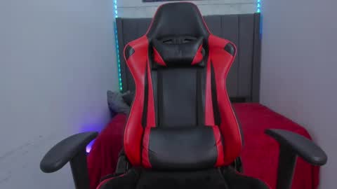 Snapshot of miluuu18 chatting on January 13, 2025, 3:12 am Miluu online show from January 13, 2025, 3:12 am