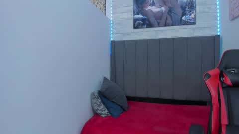 Snapshot of miluuu18 chatting on January 14, 2025, 12:43 am Miluu online show from January 14, 2025, 12:43 am