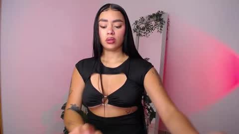 Mily Ortiz online show from December 4, 2025, 4:48 pm