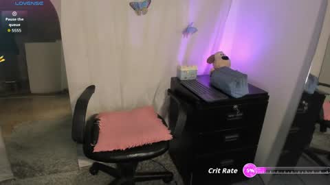 Snapshot of milysauria_ chatting on May 28, 2026, 12:46 pm Mily online show from May 28, 2026, 12:46 pm