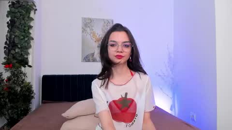 Snapshot of mimi_petitte chatting on May 6, 2026, 2:44 pm Mimi online show from May 6, 2026, 2:44 pm