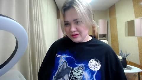 mimimishel_69 online show from February 14, 2025, 2:18 am
