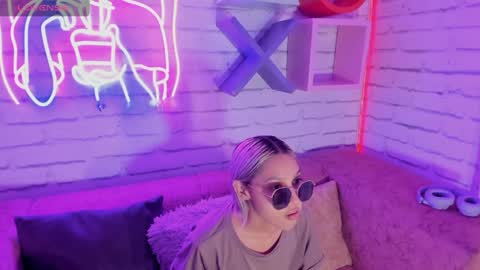 Minji online show from January 7, 2025, 11:37 am