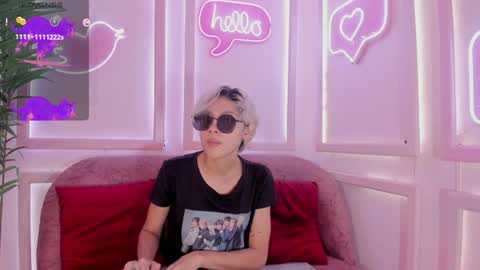 Minji online show from January 25, 2025, 11:44 am