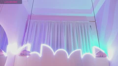 Minji online show from February 1, 2025, 11:43 am