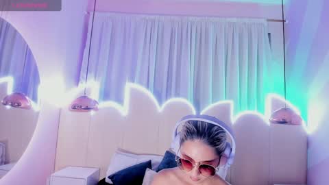 Minji online show from February 3, 2025, 12:03 pm