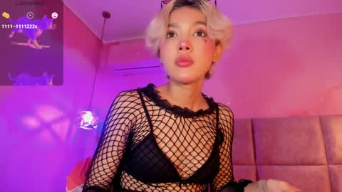 Minji online show from February 7, 2025, 2:47 pm