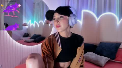 Minji online show from February 11, 2025, 6:01 pm