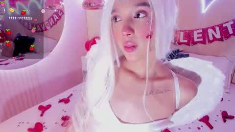 Minji online show from February 14, 2025, 2:54 pm