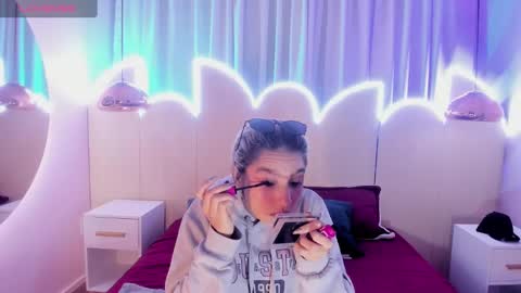Minji online show from February 21, 2025, 12:17 pm