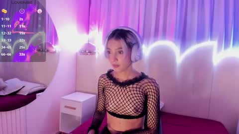 Minji online show from March 6, 2025, 3:56 pm