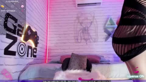 Minji online show from September 12, 2025, 7:36 pm