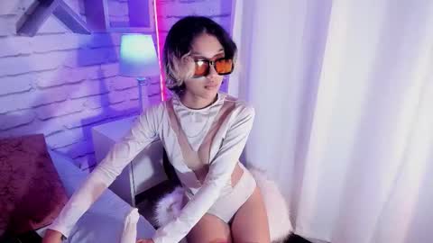 Minji online show from September 18, 2025, 12:29 pm