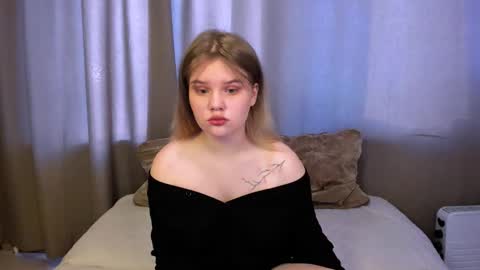 hi Im Mina  online show from March 1, 2025, 1:32 am