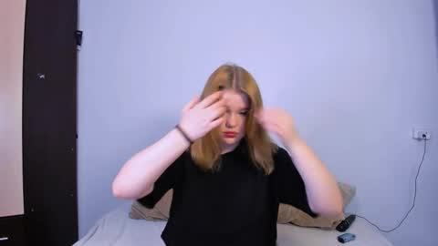 hi Im Mina  online show from September 25, 2025, 11:14 am