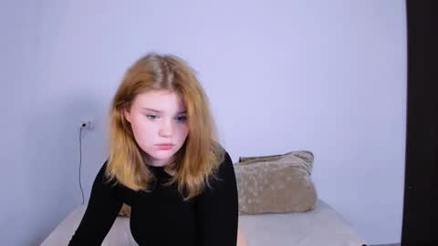 hi Im Mina  online show from October 18, 2025, 10:32 pm