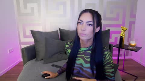 Snapshot of mina_babe1 chatting on February 3, 2025, 9:19 am Mina online show from February 3, 2025, 9:19 am