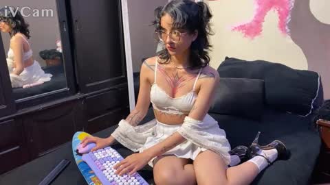 Snapshot of minami_suki chatting on February 5, 2026, 1:10 am Suki 3 online show from February 5, 2026, 1:10 am