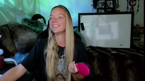 Mindy Mars online show from September 24, 2025, 2:53 pm