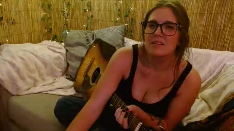 Snapshot of mindymounds chatting on October 25, 2025, 5:37 am Mindy online show from October 25, 2025, 5:37 am