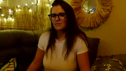 Snapshot of mindymounds chatting on October 30, 2025, 6:15 am Mindy online show from October 30, 2025, 6:15 am