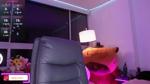 My name is Fer Nice to meet you  give it a thumbs up please its important online show from November 19, 2025, 4:56 am