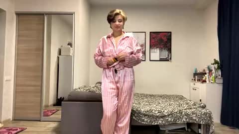 Luna Moon online show from October 5, 2025, 11:08 am