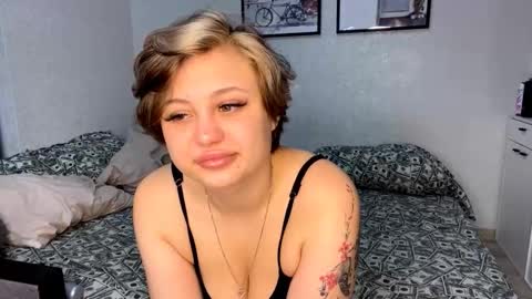 Luna Moon online show from October 14, 2025, 5:14 pm